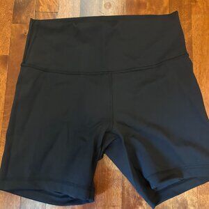 Lululemon Wunder Train Contour Fit High-Rise Short 6" size 10